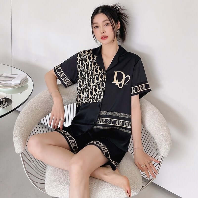 Đồ ngủ nữ pijama ngắn tay với phong cách hiện đại