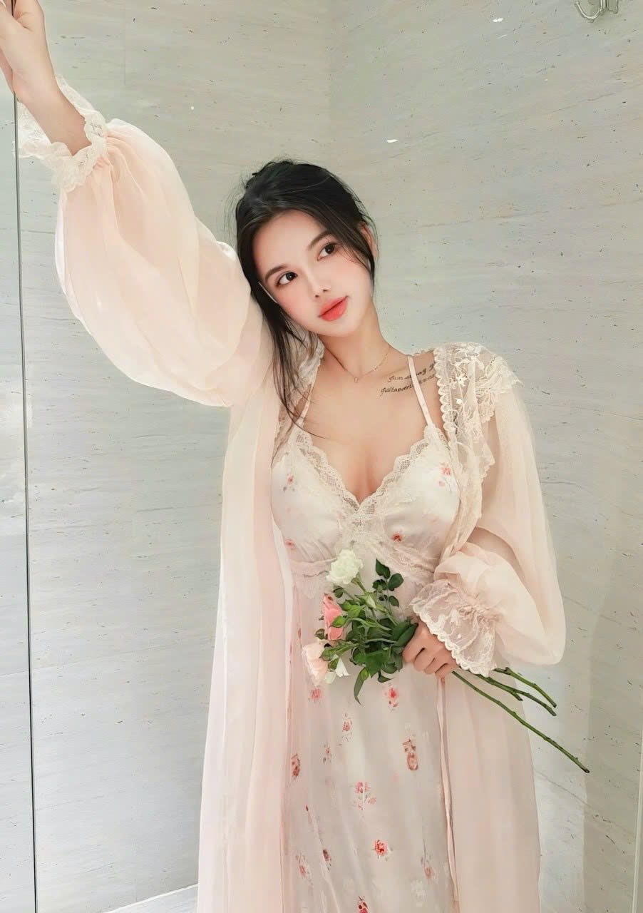 váy ngủ hoa kèm áo choàng