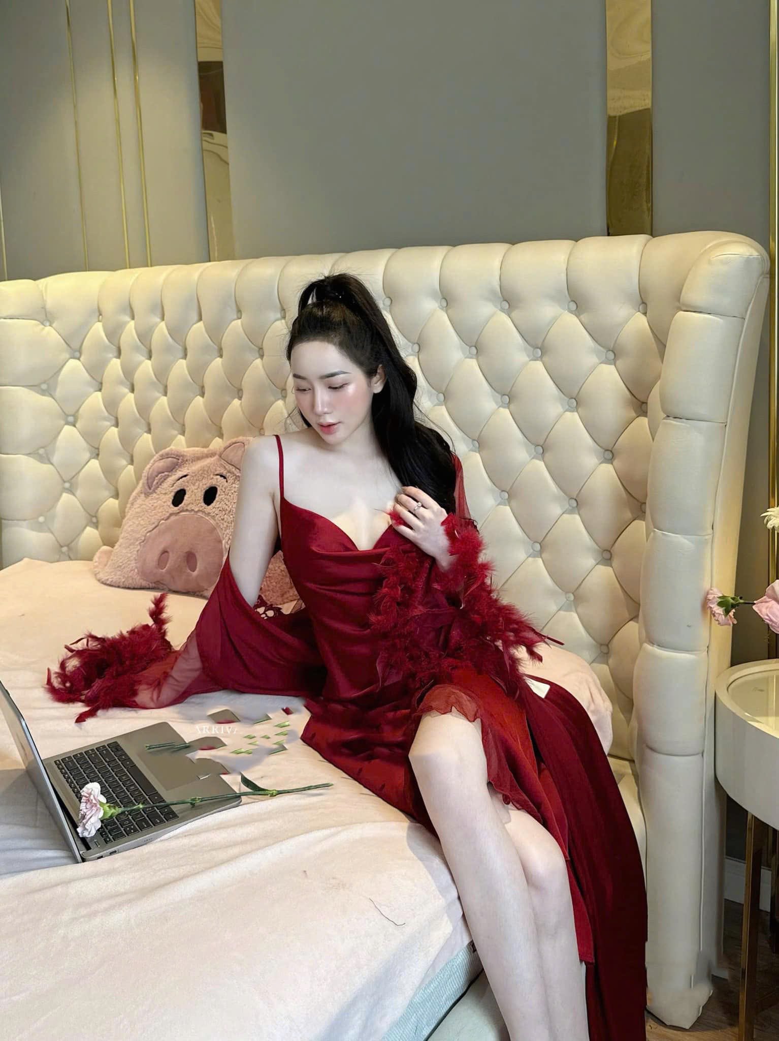 váy ngủ hoa kèm áo choàng
